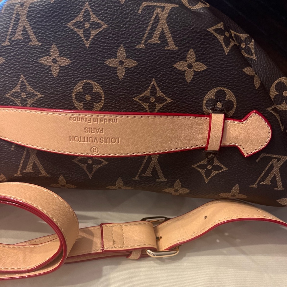Classic Monogram crossbody bag - Picture 2 of 4